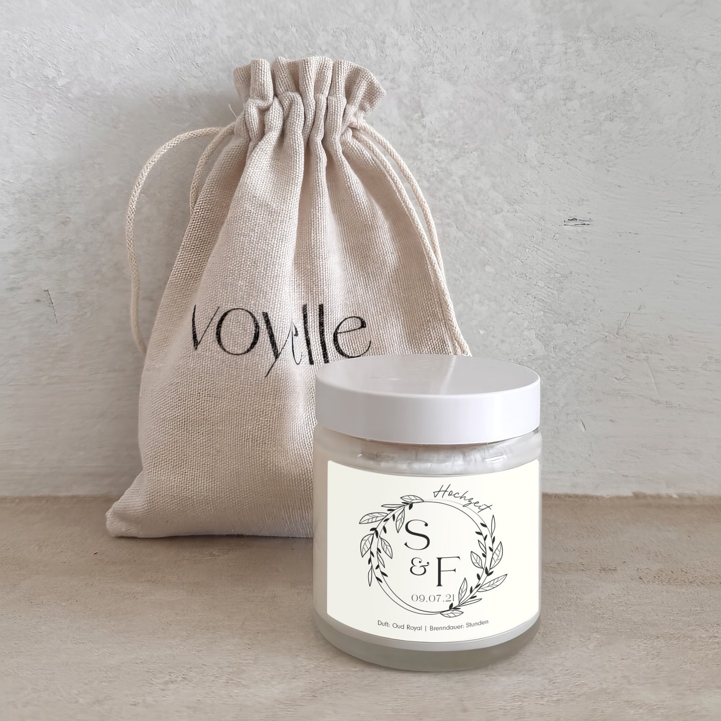 Personalisierte Hochzeitskerze mit den Initialen des Paares